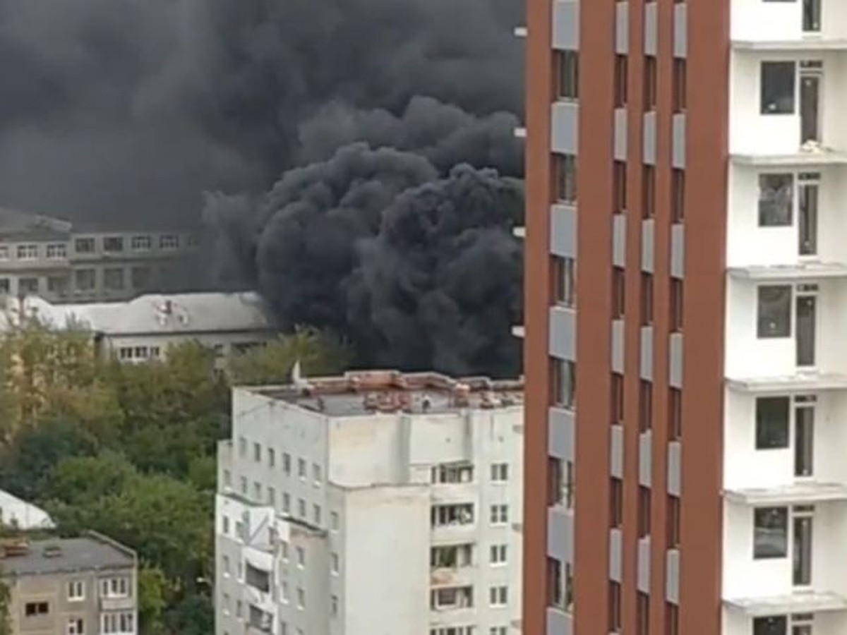 Центр Екатеринбурга заволокло едким дымом Центр Екатеринбурга заволокло едким дымом