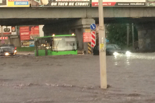 Сильнейший ливень затопил центр Екатеринбурга. ФОТО, ВИДЕО