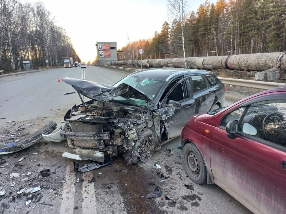Прокуратура контролирует расследование смертельного ДТП на въезде в Верхнюю Пышму | В Верхней Пышме в столкновении трёх машин погиб водитель и пострадала девочка