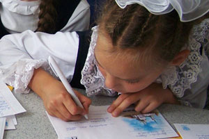 Почта России предлагает школьникам написать об историческом родстве славянских народов, речевом этикете и признаться в любви своим мамам