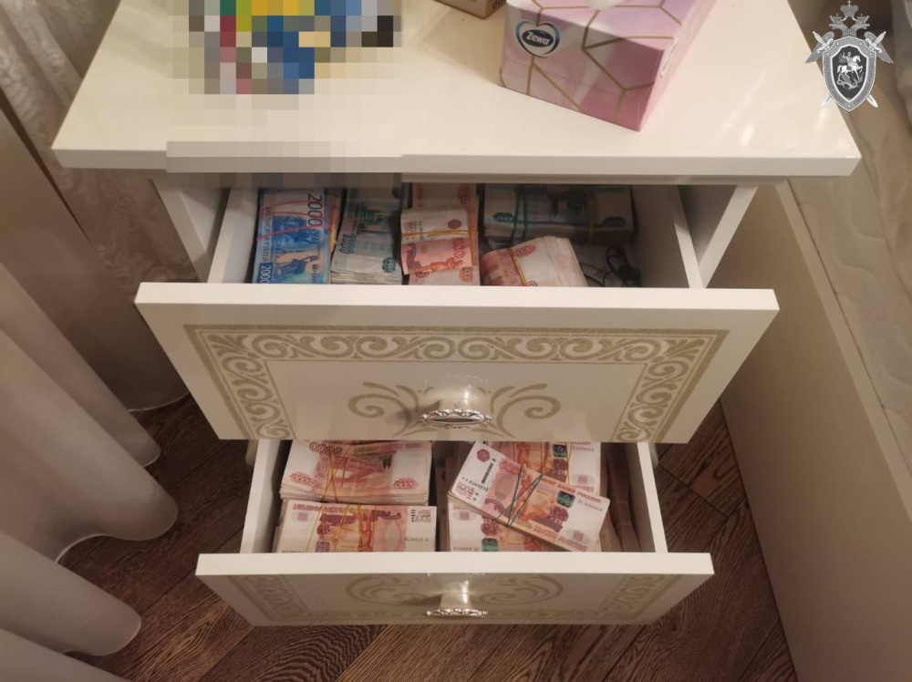 В квартире мигранта, подозреваемого в убийстве москвича, нашли 44 млн рублей и 300 тыс. долларов | В Москве в квартире подозреваемого в убийстве нашли особо крупную сумму денег В квартире мигранта, подозреваемого в убийстве москвича, нашли 44 млн рублей и 300 тыс. долларов | В Москве в квартире подозреваемого в убийстве нашли особо крупную сумму денег