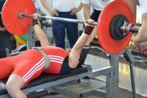 Силачи со всего Урала поставили новые мировые рекорды в Екатеринбурге Силачи со всего Урала поставили новые мировые рекорды в Екатеринбурге