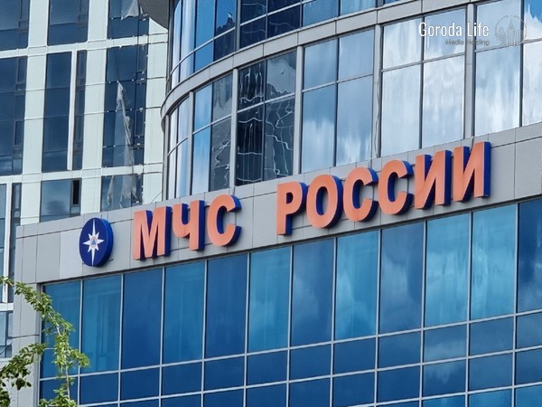 В пермской пятиэтажке обрушилась перегородка  | В Перми обрушилась часть пятиэтажки