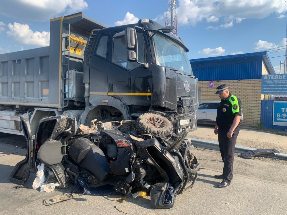 В Свердловской области на трассе погиб водитель снегоболотохода  | Водитель снегоболотохода разбился на дороге в Свердловской области 