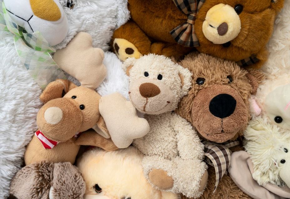 Старые игрушки нашли в Перми при ремонтных работах  | В Перми в старинном здании нашли старые игрушки 