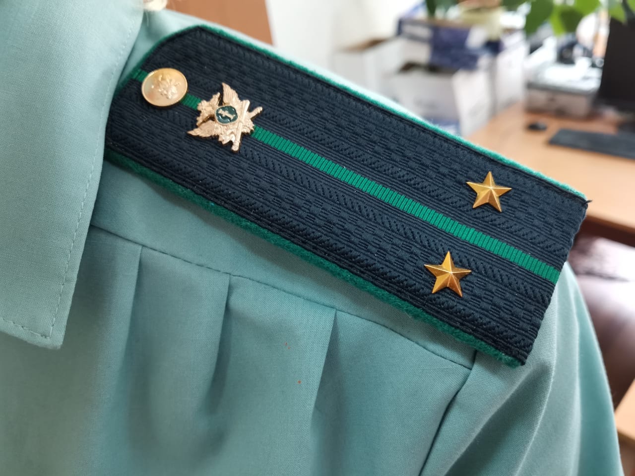 Алиментщика сняли с рейса в Кольцово за долг почти в 2 миллиона рублей