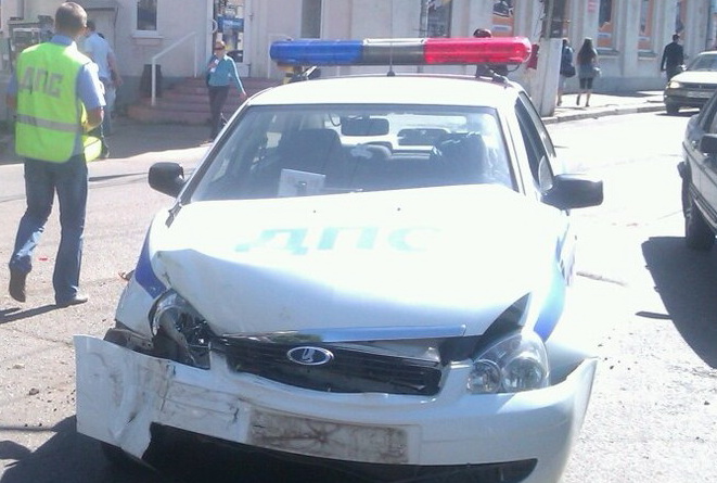 Под Пермью пьяный ездок влетел в патрульный автомобиль