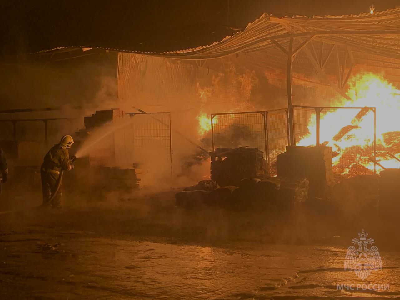 Роспотребнадзор изучил состояние воздуха после крупного пожара в Екатеринбурге Роспотребнадзор изучил состояние воздуха после крупного пожара в Екатеринбурге