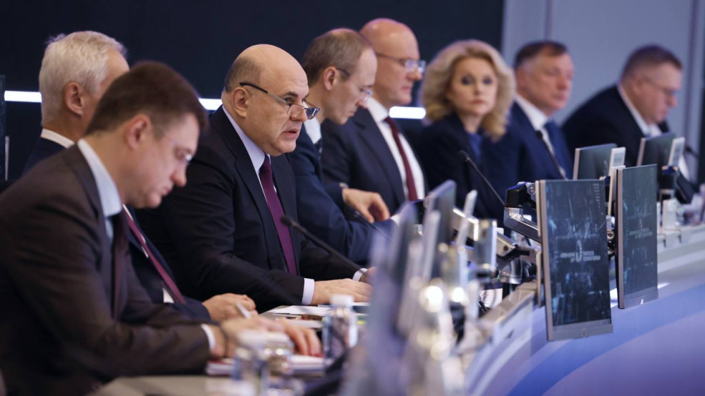 Мишустин потребовал от Минэнерго увеличить предложение топлива на рынке  | Глава правительства России ждёт роста предложения топлива населению 