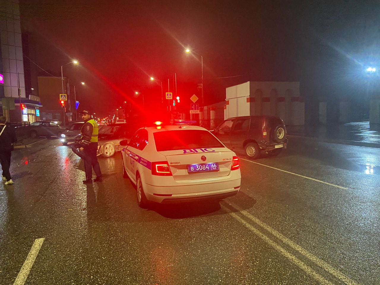 В Первоуральске произошло жесткое ДТП с участием трех машин. Видео В Первоуральске произошло жесткое ДТП с участием трех машин. Видео