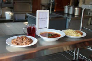 Прокуратура в ходе проверки в столовой гимназии нашла посуду со сколами Прокуратура в ходе проверки в столовой гимназии нашла посуду со сколами