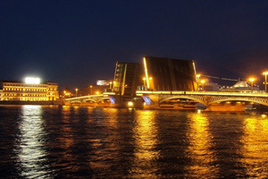 Три моста через Большую Невку будут одновременно разведены в ночь на 21 апреля Три моста через Большую Невку будут одновременно разведены в ночь на 21 апреля