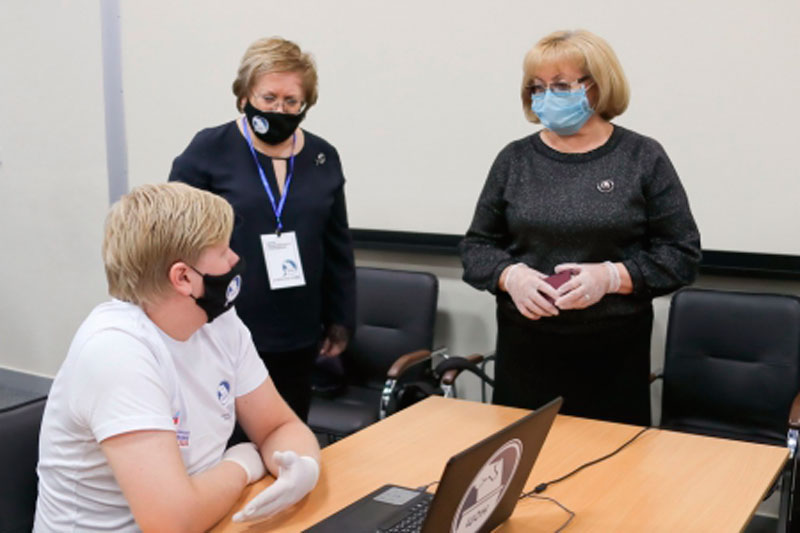 Людмила Бабушкина посетила Центр общественного наблюдения за ходом голосования по поправкам в Конституции РФ Людмила Бабушкина посетила Центр общественного наблюдения за ходом голосования по поправкам в Конституции РФ