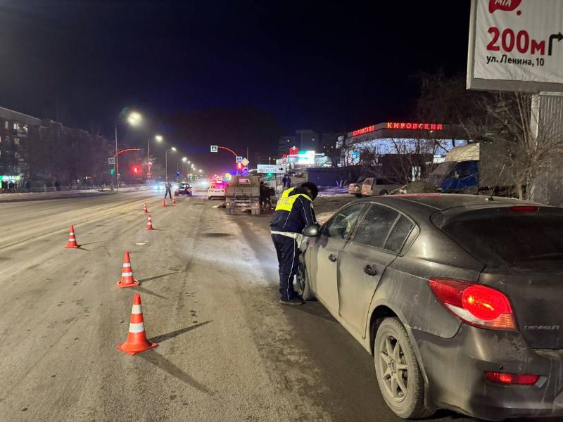 В Первоуральске автомобиль задавил мужчину | На Урале грузовая машина задавила мужчину