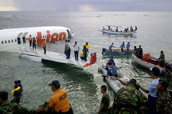 Крушение самолета на Бали: техническая неисправность или ошибка пилота?