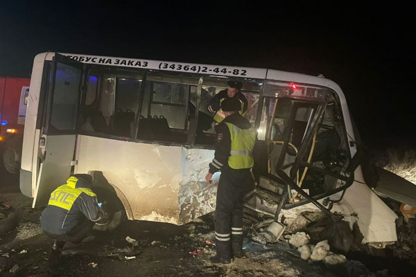 В Свердловской области в ДТП с автобусом пострадали 7 человек, один погиб