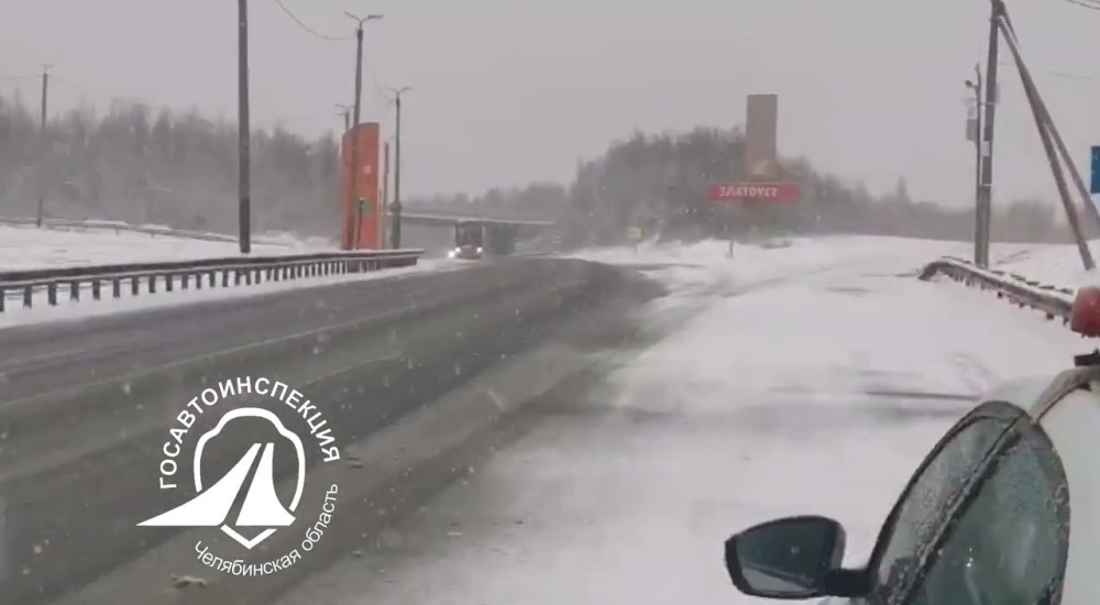ГИБДД снова предупредила челябинцев о снегопадах  | В Челябинской области ГИБДД предупреждает водителей о снеге 
