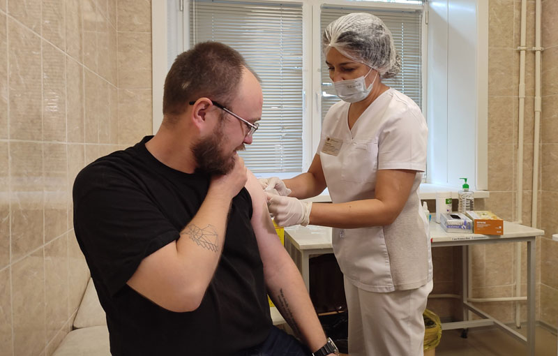 Свердловчан призывают включиться в прививочную кампанию против гриппа  | Уральцев зовут активнее прививаться от гриппа и ОРВИ 