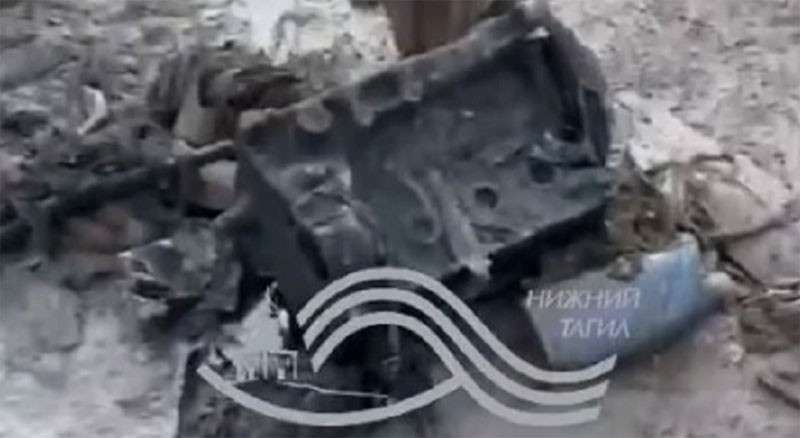 Коммунальщики Нижнего Тагила нашли в канализации двигатель от автомобиля | В Нижнем Тагиле нашли двигатель автомобиля в канализационном колодце