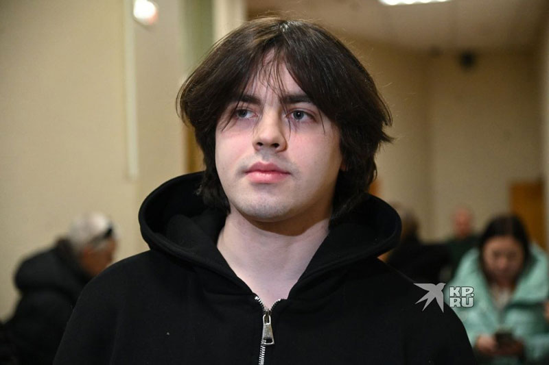 Суд рассматривает дело Аркадия Кребса: обвинения в домогательствах к школьнице
