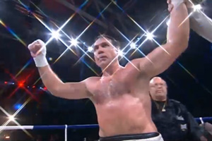 Российский боксер Маскаев нокаутировал ямайца Оуэна Бека. Фото