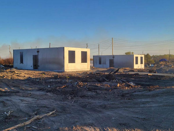 Специалисты ведут работы уже на 12 площадках строительства индивидуальных домов для погорельцев в Сосьве Специалисты ведут работы уже на 12 площадках строительства индивидуальных домов для погорельцев в Сосьве