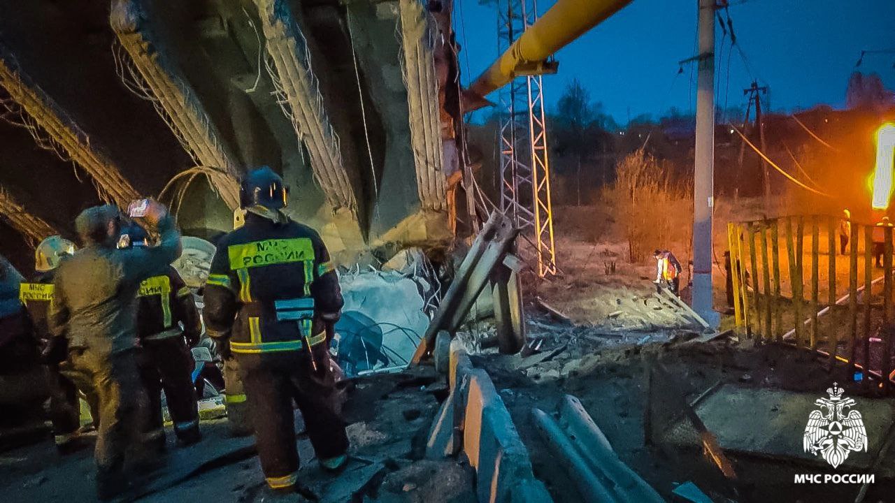 Женщину не спасли. В Вязьме рухнул автомобильный путепровод  | В Смоленской области обрушился мост, погибла женщина 