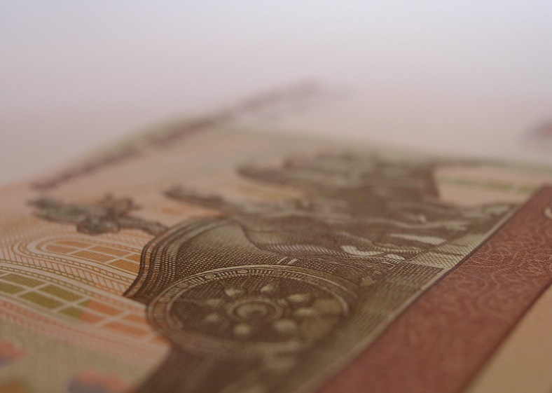 Деньги на черный день откладывают 58% свердловчан