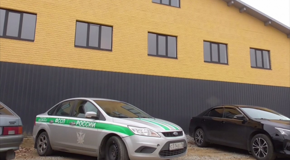 Судебные приставы приостановили строительство недвижимости на Шарташе | В Екатеринбурге приставы прекратили строительство на Шарташе 