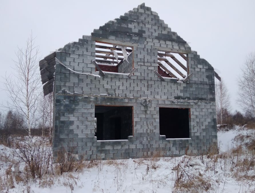 Долг пока вернуть не могу, но двухэтажный коттедж себе построю