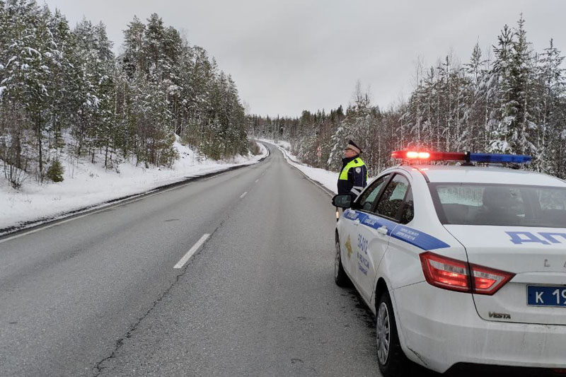 Бдительность на дорогах: предупреждение об обледенении и ДТП в Свердловской области | На Урале колебания температур и снегопад осложнили дорожную ситуацию 