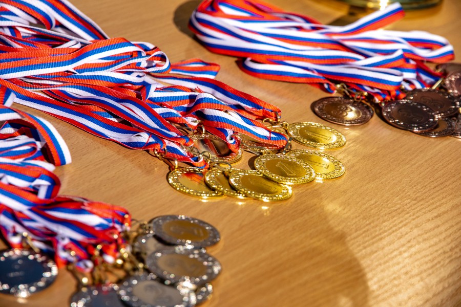 В Екатеринбурге чествуют юных спортсменов, завоевавших золото на разных турнирах  | Юные спортсмены из Екатеринбурга взяли золото на нескольких состязаниях 