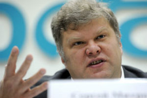 ЛДПР подаст на лидера "Яблока" в суд за клевету