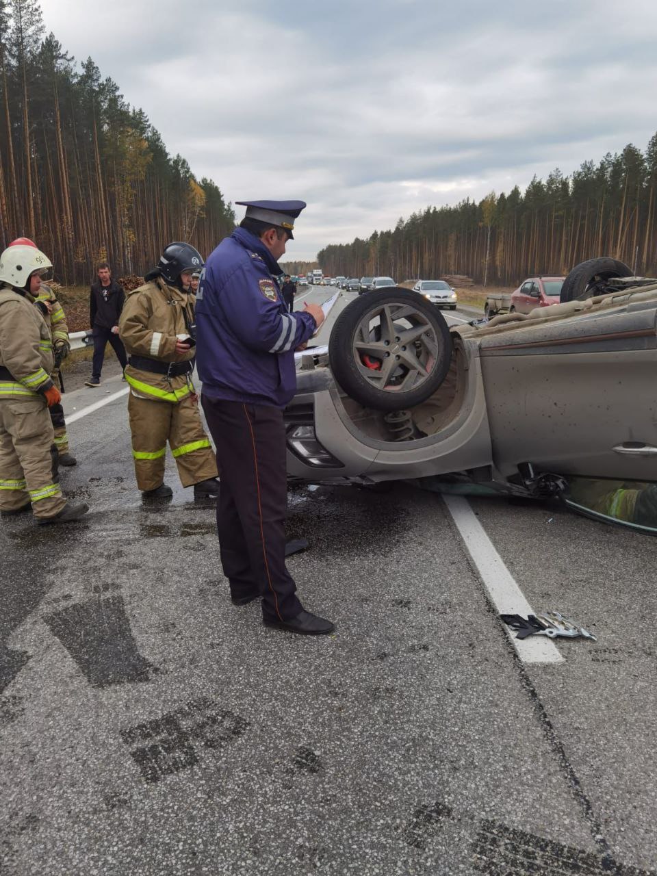 На 13 км автодороги Екатеринбург- Тюмень произошло столкновение двух транспортных средств