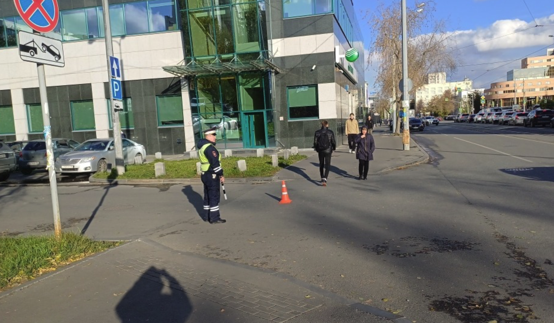 Ребенок пострадал, а водитель скрылся с места происшествия в Екатеринбурге Ребенок пострадал, а водитель скрылся с места происшествия в Екатеринбурге