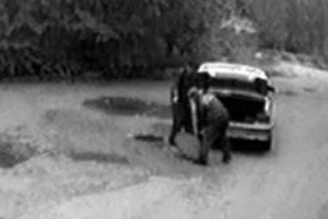 У детей же воруют! В Асбесте неизвестные похитили люк прямо у детской музыкальной школы У детей же воруют! В Асбесте неизвестные похитили люк прямо у детской музыкальной школы