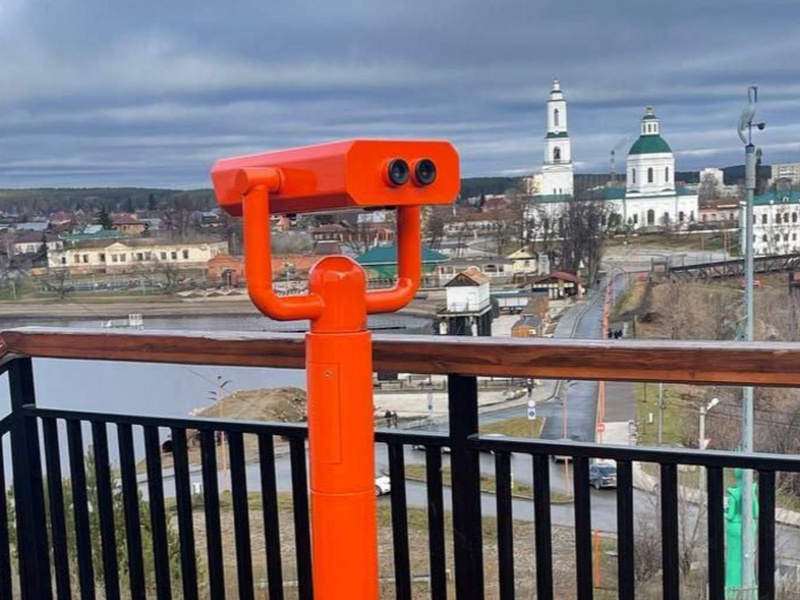 В Сысерти открыли новую обзорную площадку с бесплатными туристическими биноклями | В Горном парке Сысерти появился бесплатный доступ к панораме через бинокли
