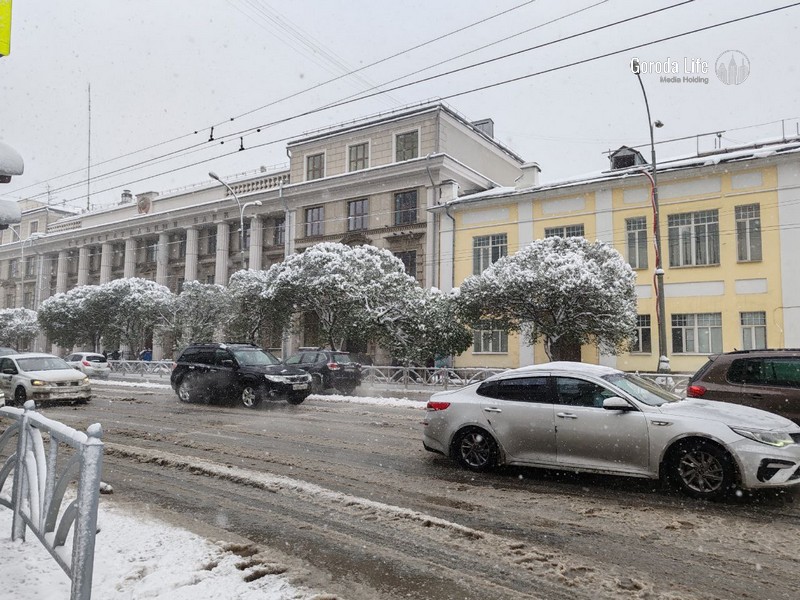 "Холодильник на Вторчике не закрыли!". Житель Екатеринбурга раскрыл тайну майской метели. Видео | Екатеринбуржец нашел причину метели на Урале