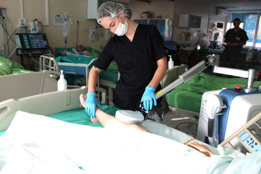 Был 31% ожогов — врачи спасли уральца, облившегося кипятком  | Врачи спасли жителя Екатеринбурга, на которого вылился кипяток 