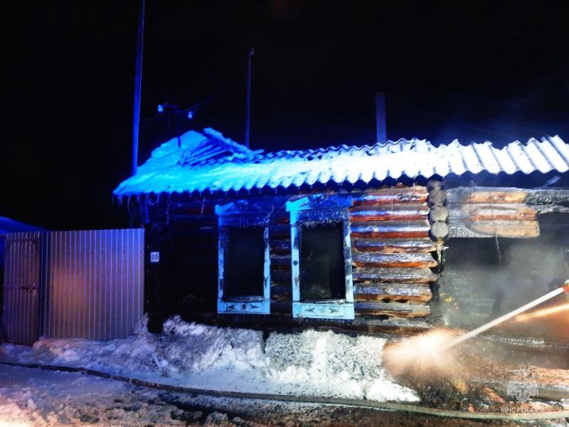 В Тюменской области сгорел дом — погиб человек | В пожаре под Тюменью погиб человек В Тюменской области сгорел дом — погиб человек | В пожаре под Тюменью погиб человек