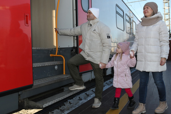 Курсирование электричек в формате «наземного метро» по единому городскому тарифу в Екатеринбурге привлекло на жд новых пассажиров Курсирование электричек в формате «наземного метро» по единому городскому тарифу в Екатеринбурге привлекло на жд новых пассажиров