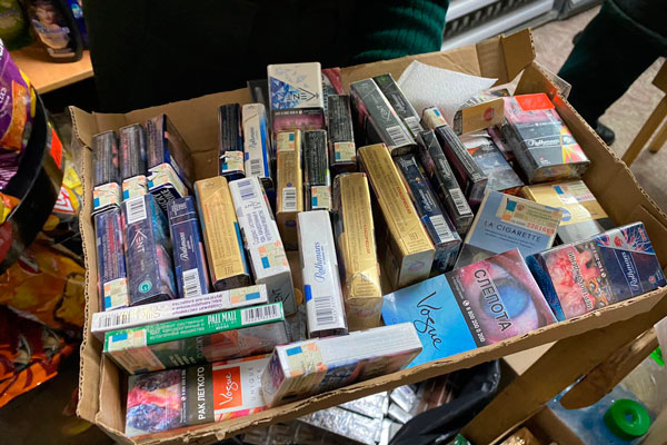 Почти 1900 пачек немаркированных сигарет выявили сотрудники Екатеринбургской таможни