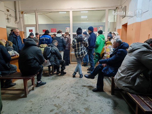 Жители Екатеринбурга стоят более 12 часов в очередях для оформления ДТП