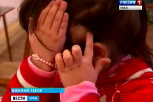 Педагога детсада обвиняют в том, что она вырвала клок волос у 5-летней девочки