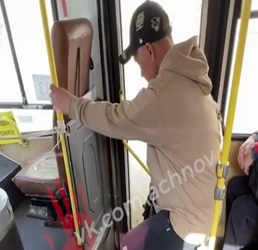 На Урале пьяный пассажир угрожал водителю и пассажирам На Урале пьяный пассажир угрожал водителю и пассажирам