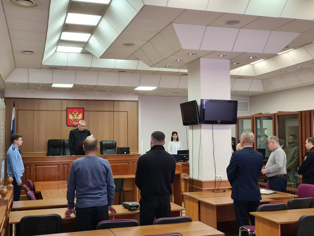 В Екатеринбурге пятерых мигрантов осудили за смертельную драку  | Пятеро мигрантов осуждены за смертельную драку в Екатеринбурге 