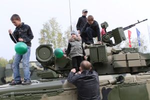 На нижнетагильской выставке вооружений прошел детский день