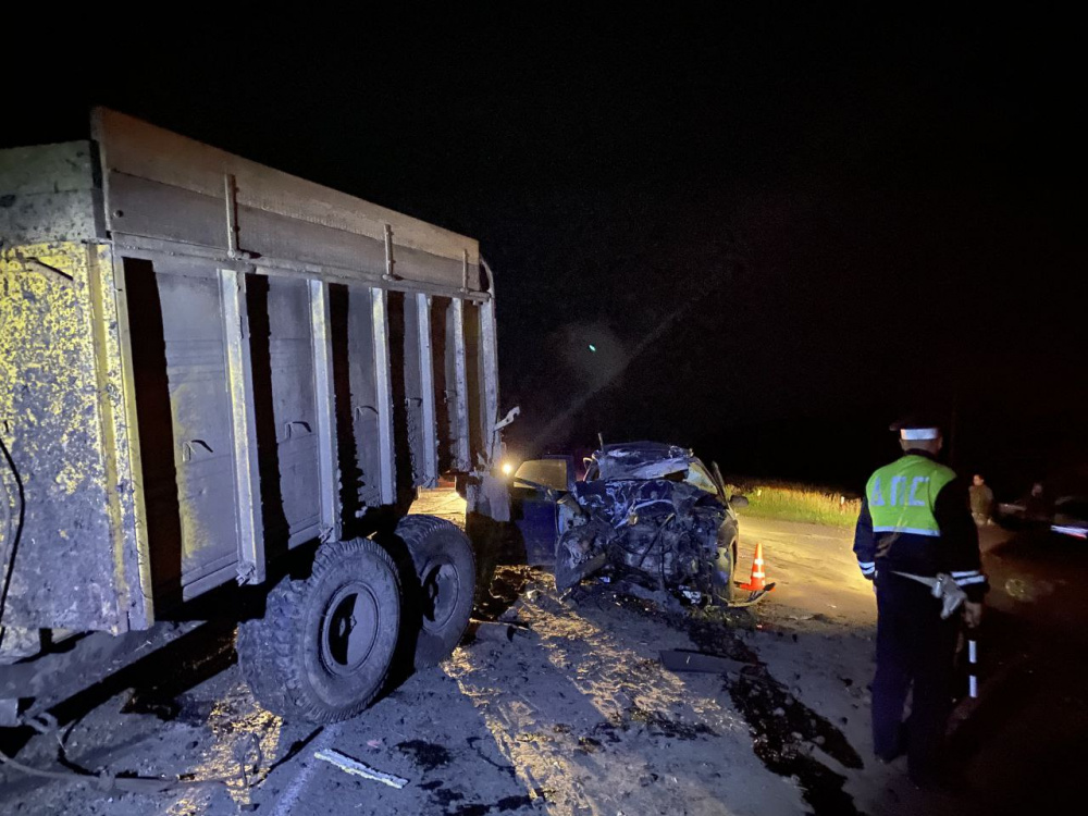 На Урале «Ford Focus» столкнулся с трактором, погибла девочка  | В Свердловской области в ДТП погибла 15-летняя девочка 