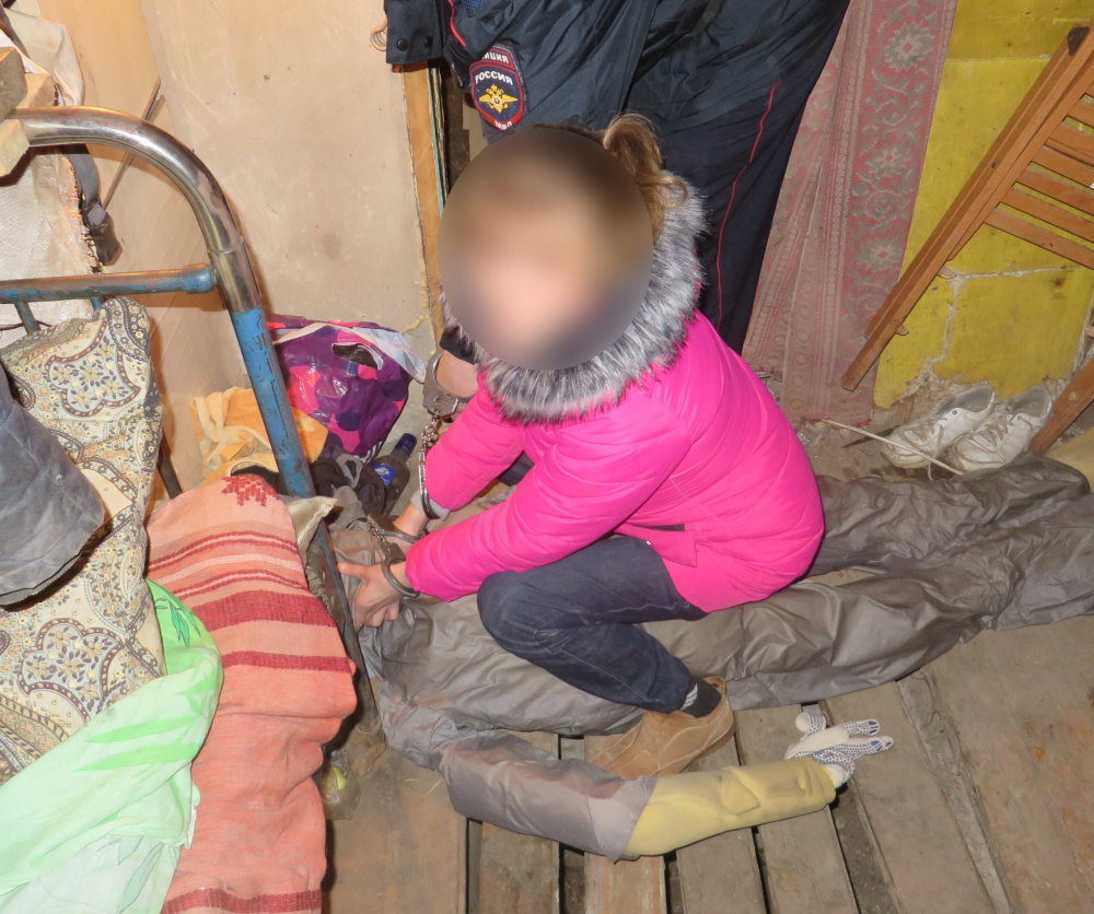 В Берёзовском оскорблённая женщина задушила своего сожителя | На Урале задушившая сожителя женщина уедет в колонию В Берёзовском оскорблённая женщина задушила своего сожителя | На Урале задушившая сожителя женщина уедет в колонию