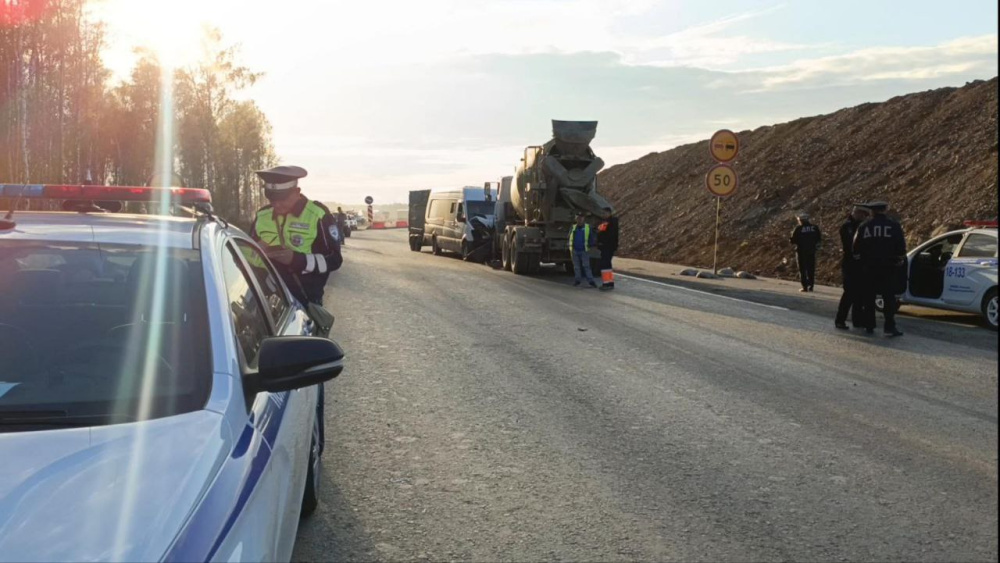На трассе Екатеринбург — Тюмень в ДТП погиб водитель микроавтобуса | Микроавтобус с пассажирами разбился на Урале, водитель погиб На трассе Екатеринбург — Тюмень в ДТП погиб водитель микроавтобуса | Микроавтобус с пассажирами разбился на Урале, водитель погиб